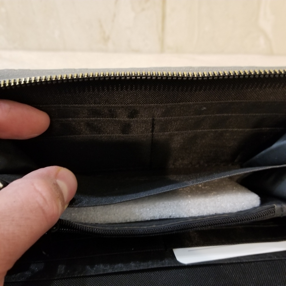 NWOT - Gray Textured Wristlet - Picture 6 of 11